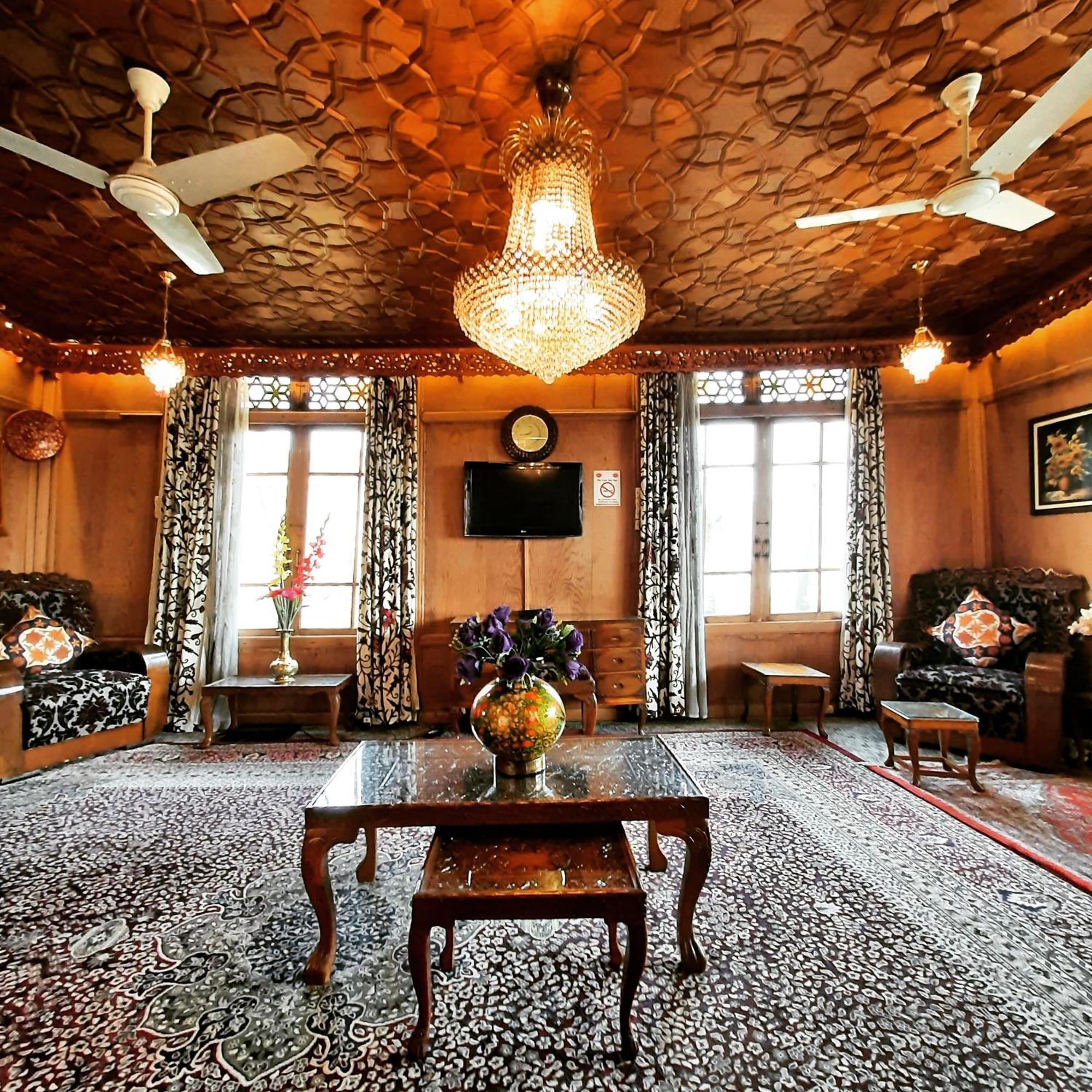 The Badyari Palace Houseboats Srinagar  Bagian luar foto