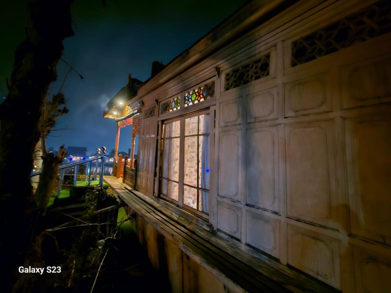 The Badyari Palace Houseboats Srinagar  Bagian luar foto