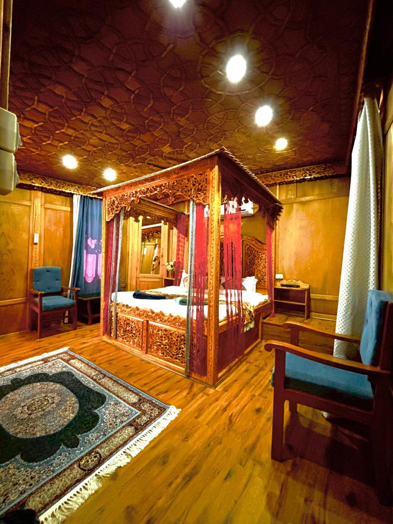 The Badyari Palace Houseboats Srinagar  Bagian luar foto