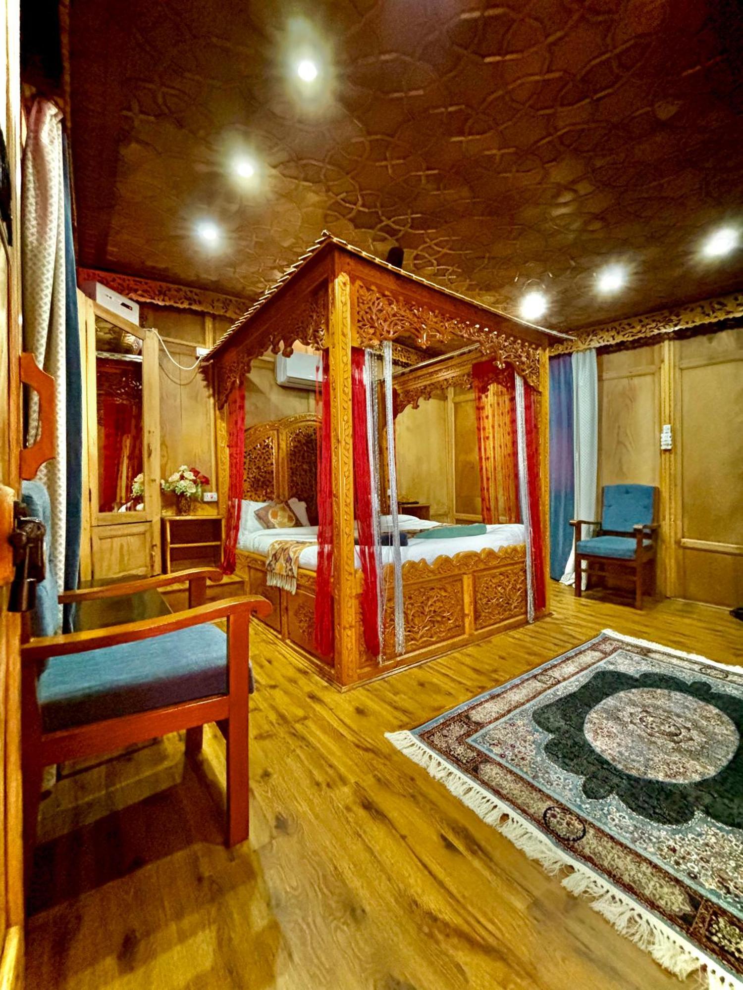 The Badyari Palace Houseboats Srinagar  Bagian luar foto