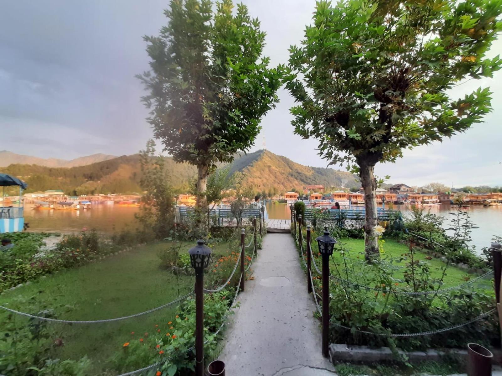 The Badyari Palace Houseboats Srinagar  Bagian luar foto