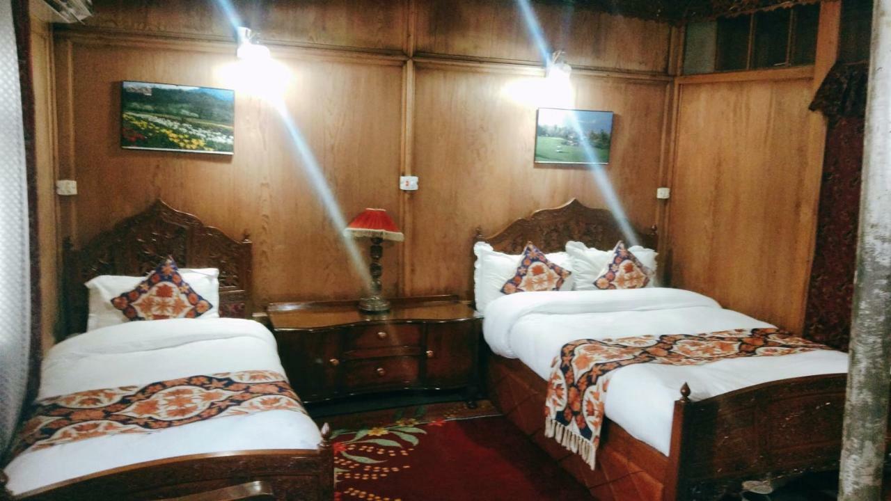 The Badyari Palace Houseboats Srinagar  Bagian luar foto